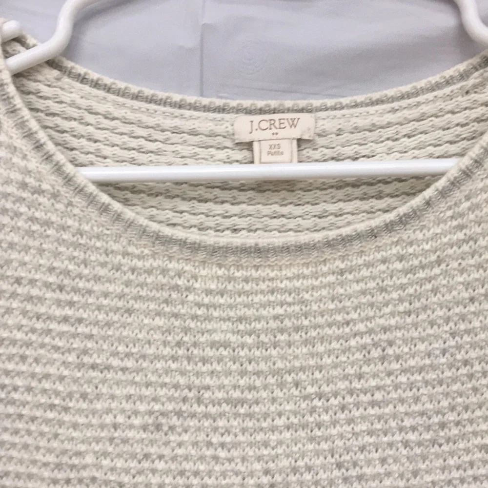 J. Crew womens Pullover Knit scoop neck Sweater long sleeves size XXS cream grey